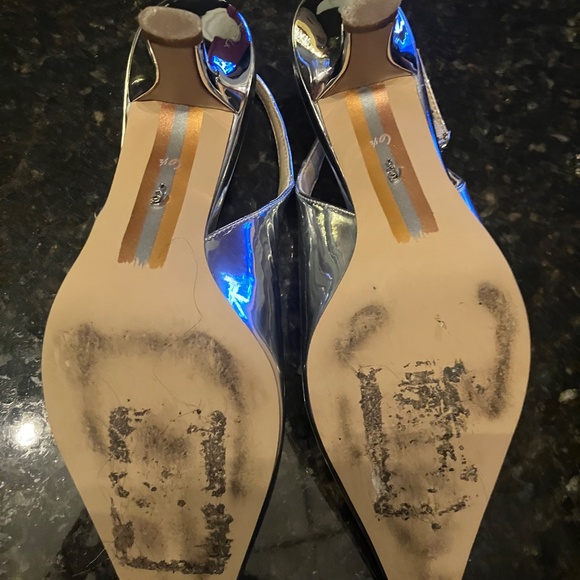 Silver 6 1/2 womans pump - Picture 4 of 5